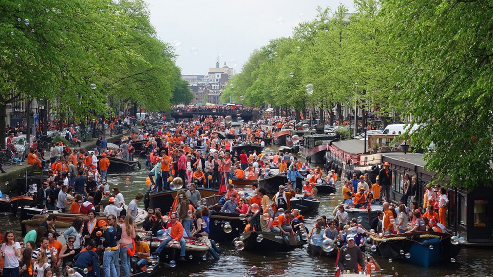 bootje prinsengrachtconcert koningsdag vanuit een boot sloepdelen bootje prinsengrachtconcert koningsdag vanuit een boot sloepdelen