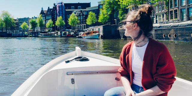Girl_boat_Amsterdam