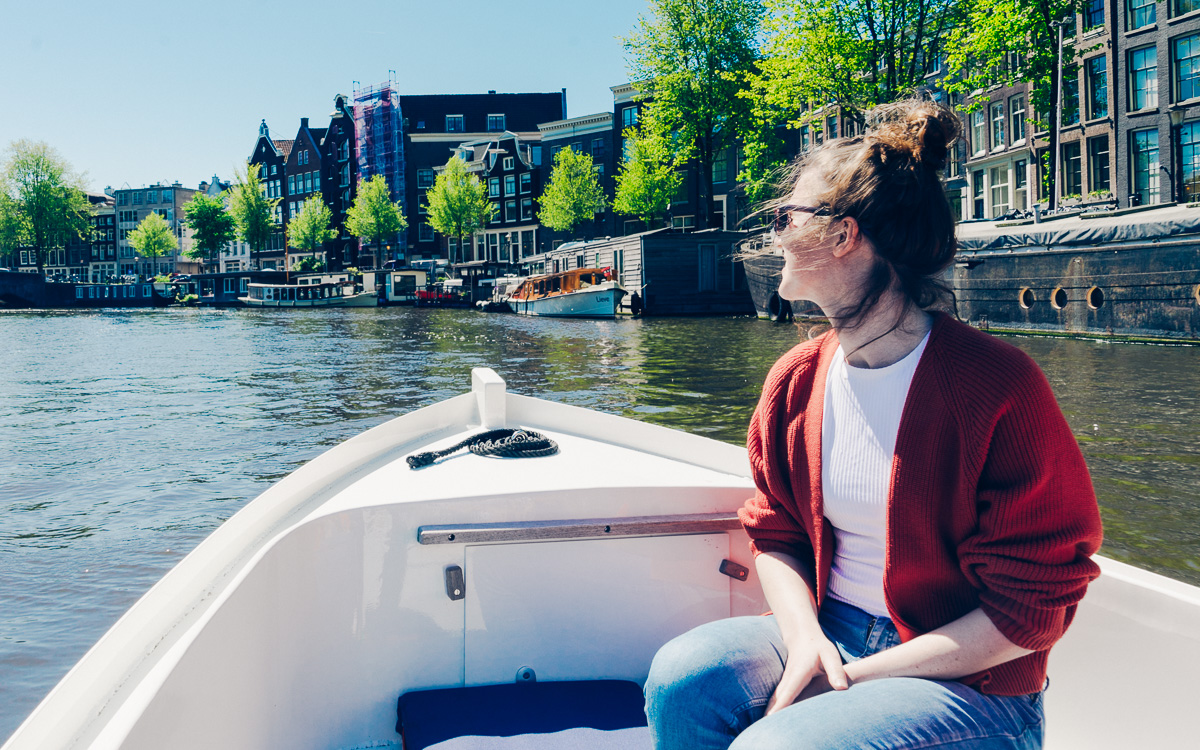 Girl_boat_Amsterdam